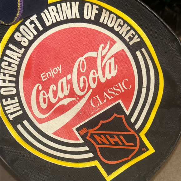 Coca Cola NFL Classic Black and Red Duffel Bag signed by Wayne Gretsky - Picture 8 of 11